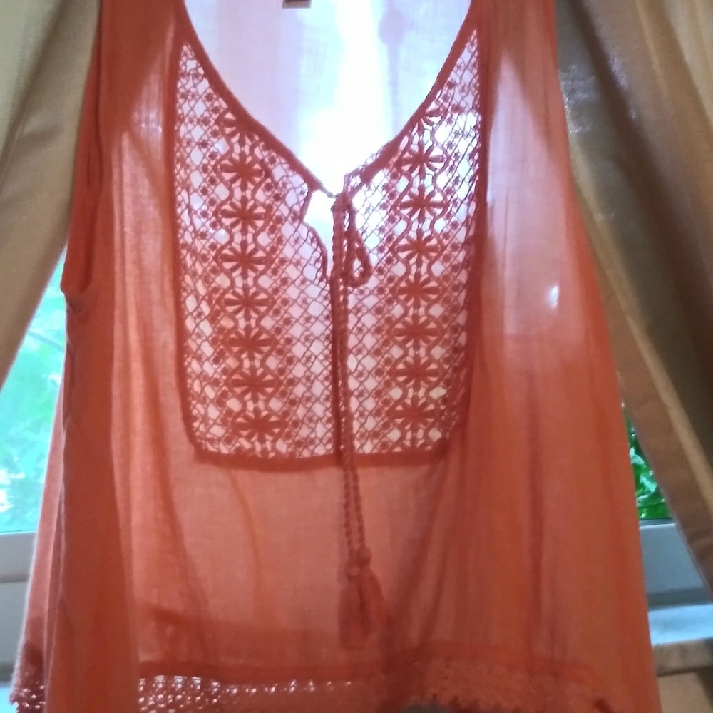 Dainty top